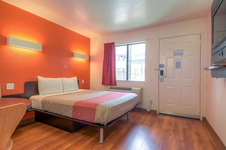 Room 11 of 36