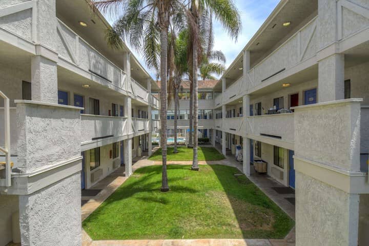 Hotel Exterior 31 of 36