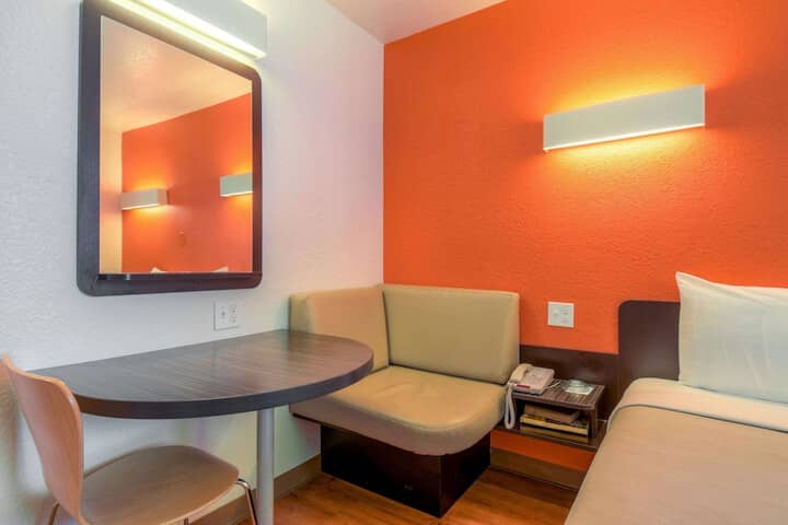 Room 10 of 36