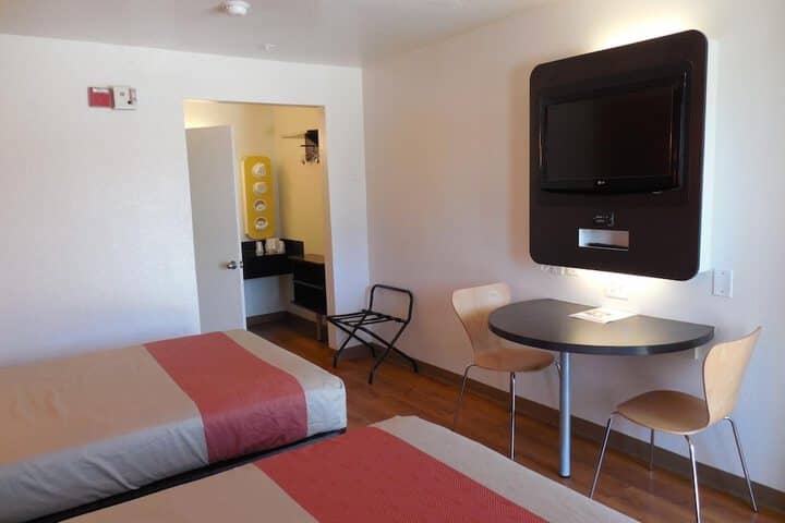 Room 6 of 36