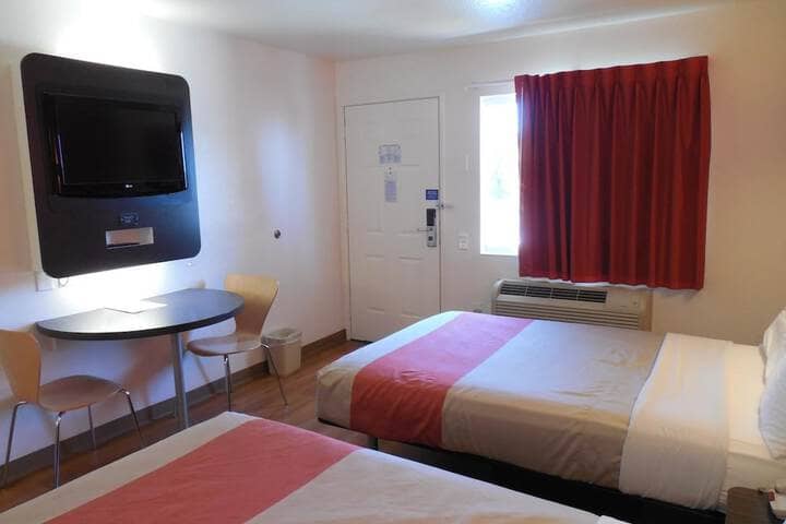 Room 8 of 36
