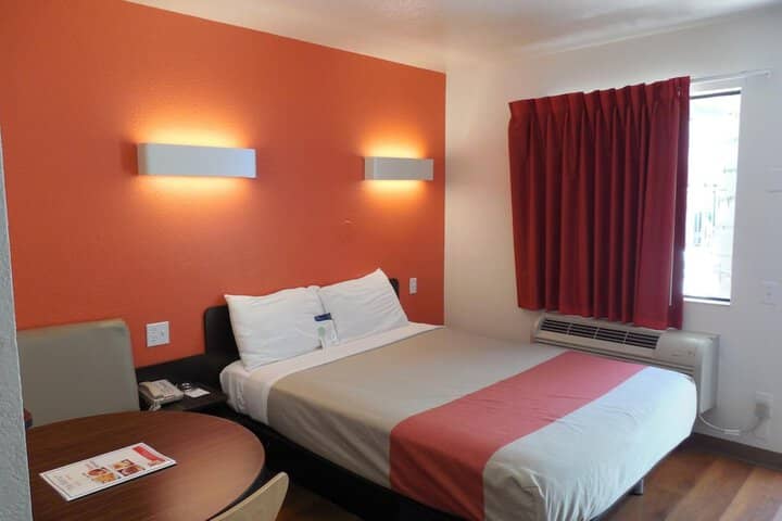 Room 19 of 36