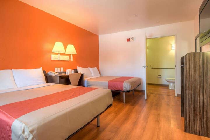 Room 17 of 36
